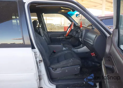 2001 Ford Explorer Sport Trac z USA, uszkodzony, nr VIN 1FMZU67E21UC04935